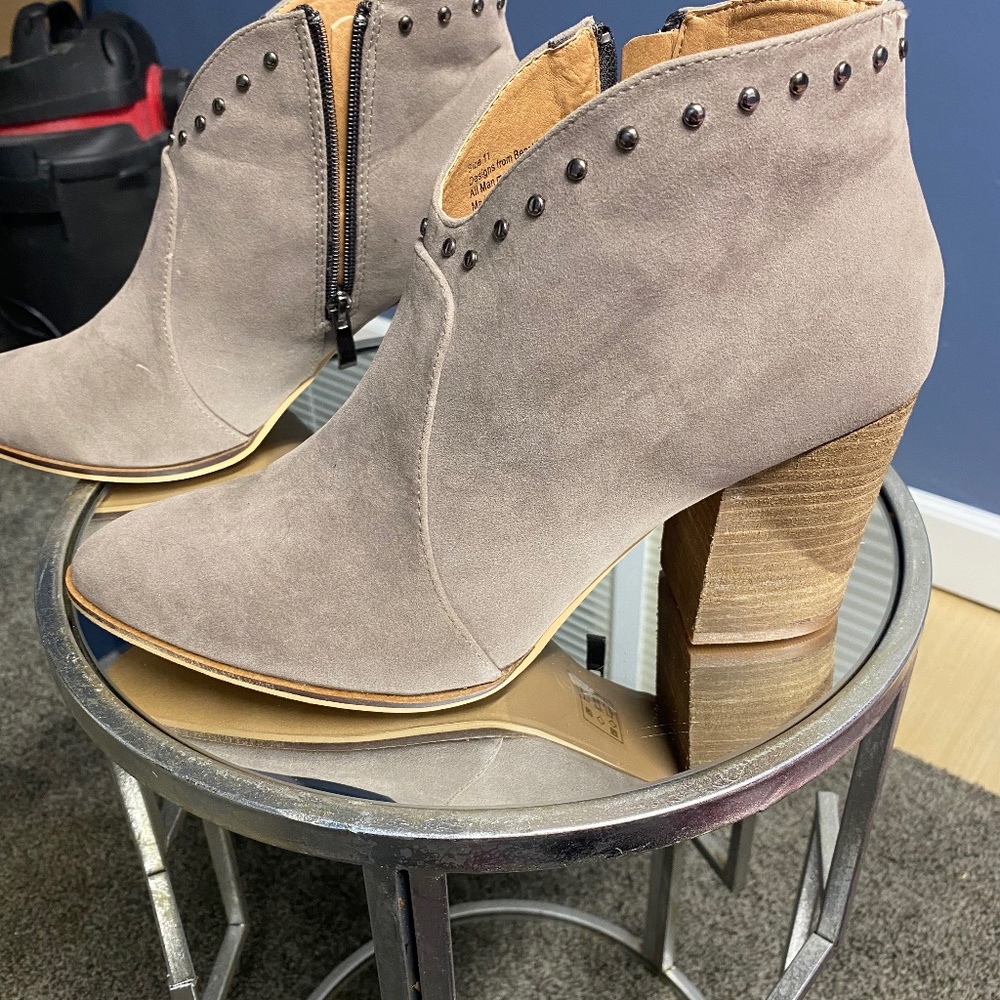 Women’s boots size 11